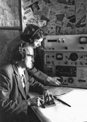 На колективній радіостанції ЧНУ UR4YWW працюють Жук О.П. і Танасюк В.С., 1975 р.